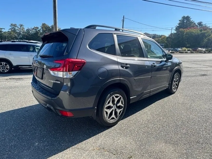 2021 Subaru Forester Premium photo 1