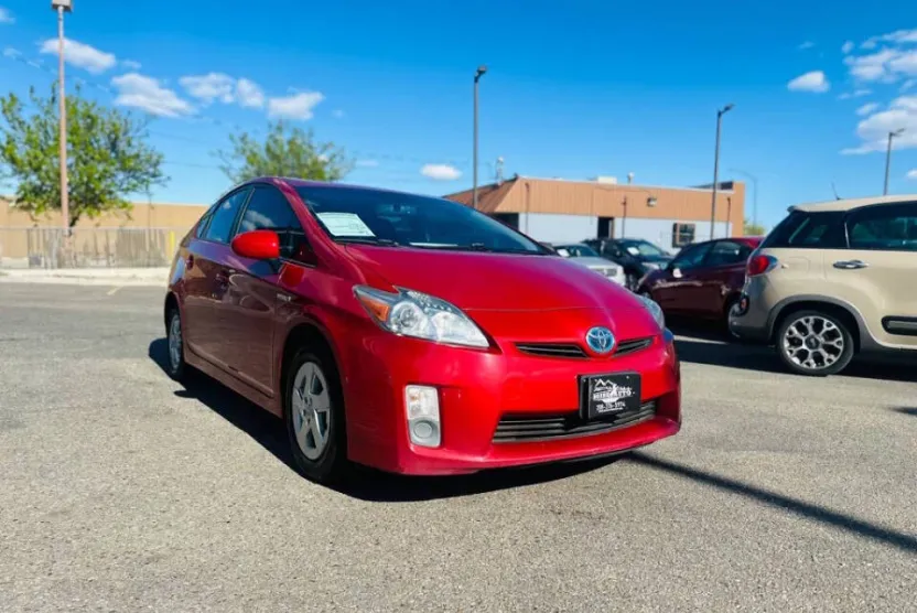 2010 Toyota Prius Four photo 1