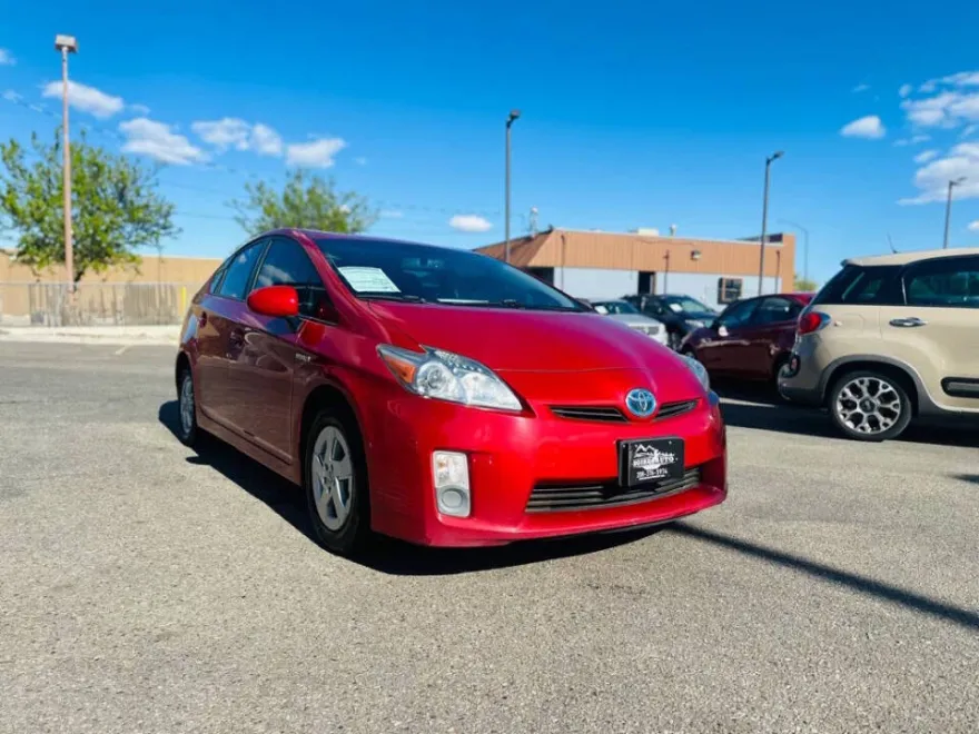 2010 Toyota Prius Four photo 1