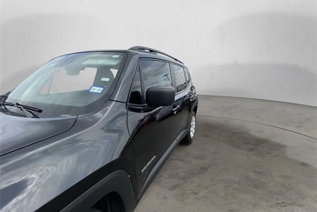 2022 Jeep Renegade Latitude photo 1