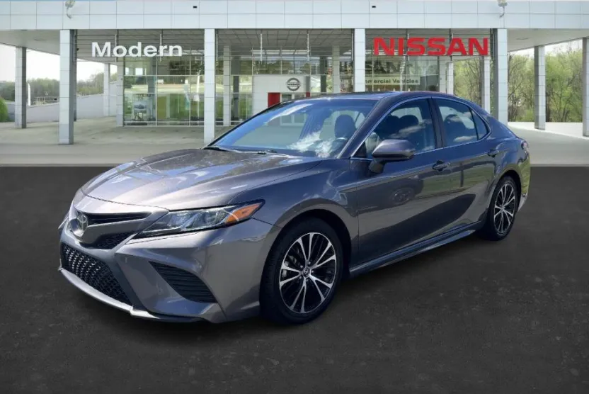2020 Toyota Camry SE photo 1