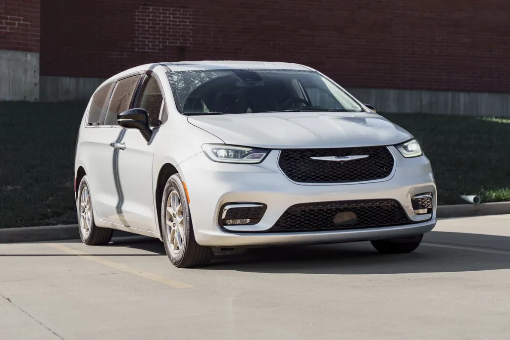 2024 Chrysler Pacifica Touring L photo 1