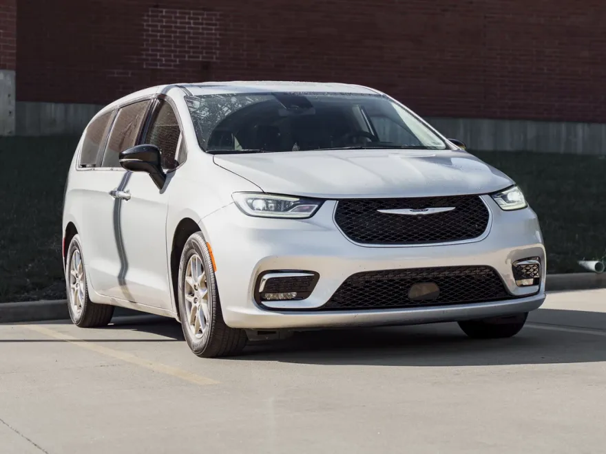 2024 Chrysler Pacifica Touring L photo 1