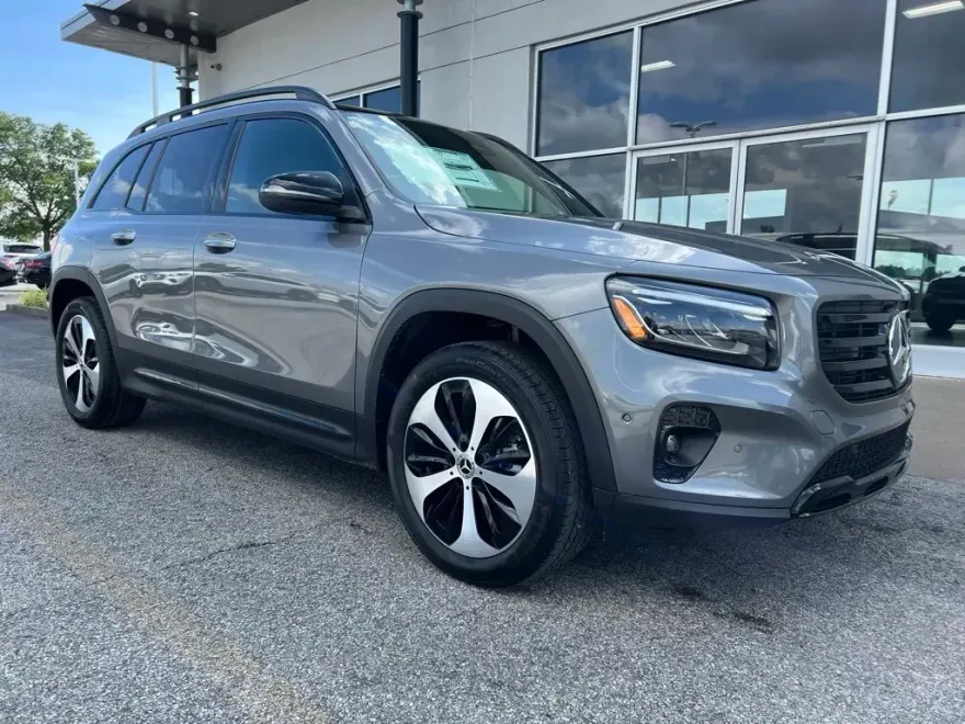 2025 Mercedes Benz GLB 250 4MATIC photo 1