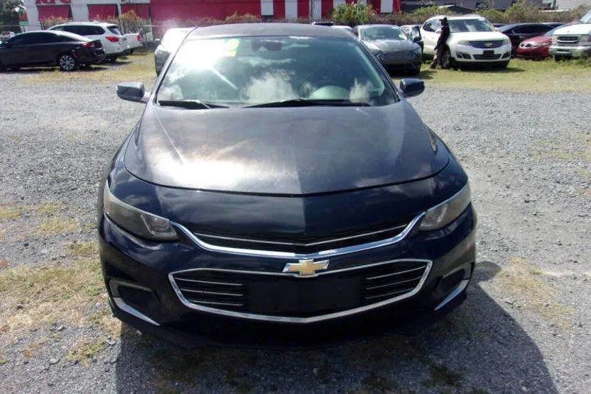 2017 Chevrolet Malibu 1LT photo 1