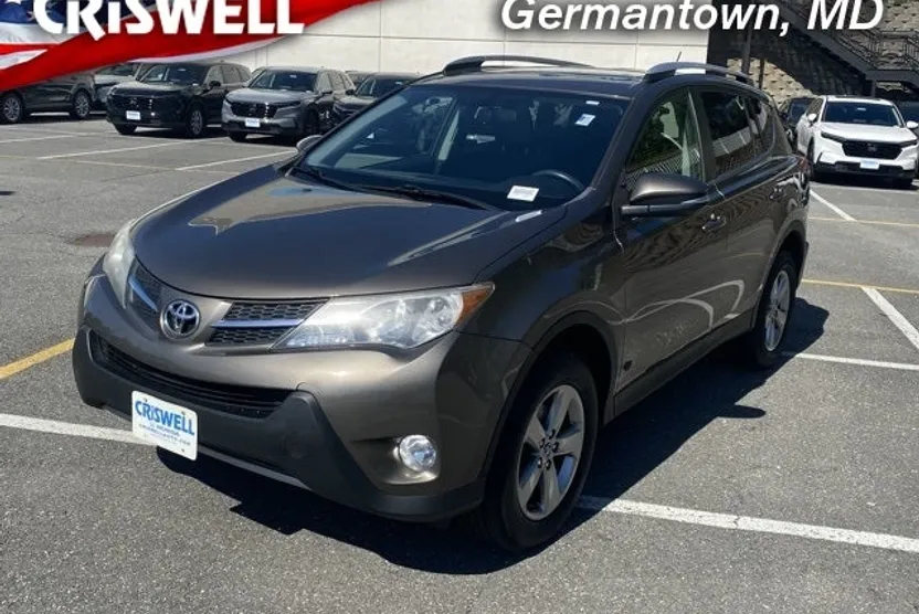 2015 Toyota RAV4 XLE photo 1