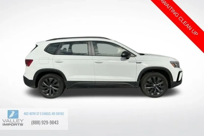 2022 Volkswagen Taos S photo 1