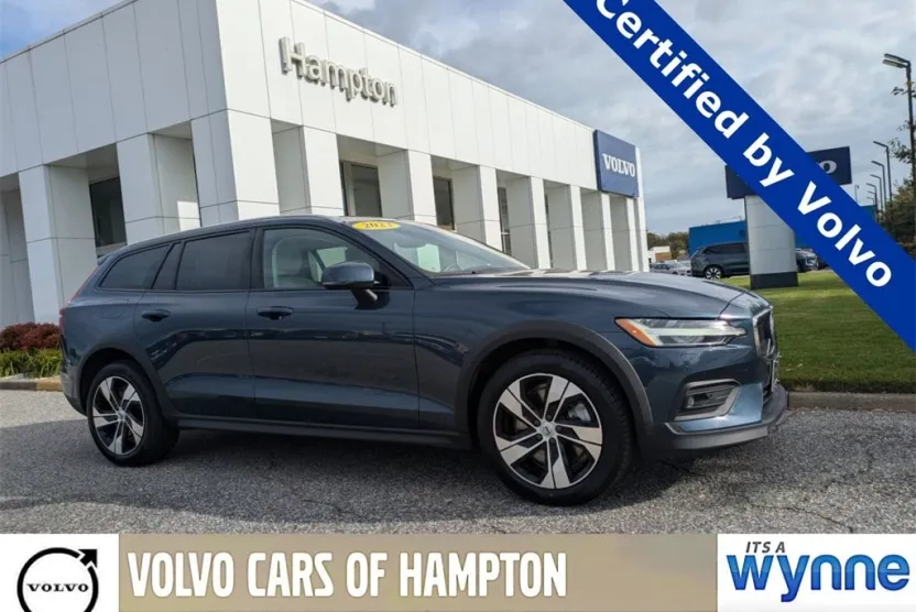 2023 Volvo V60 Cross Country B5 AWD Plus photo 1