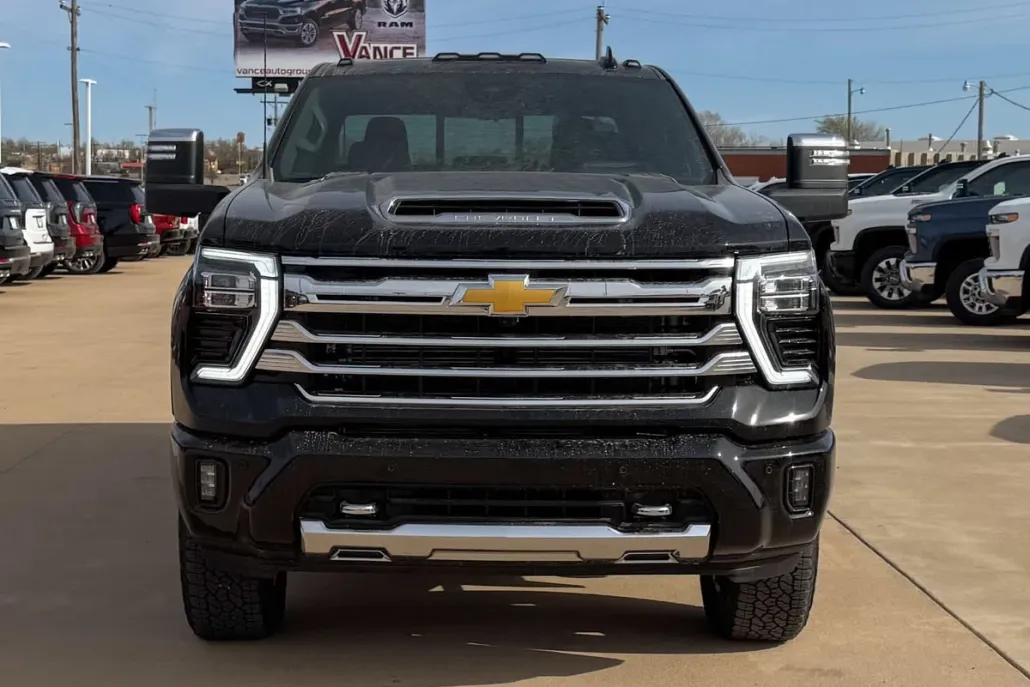2025 Chevrolet Silverado 2500HD High Country photo 1