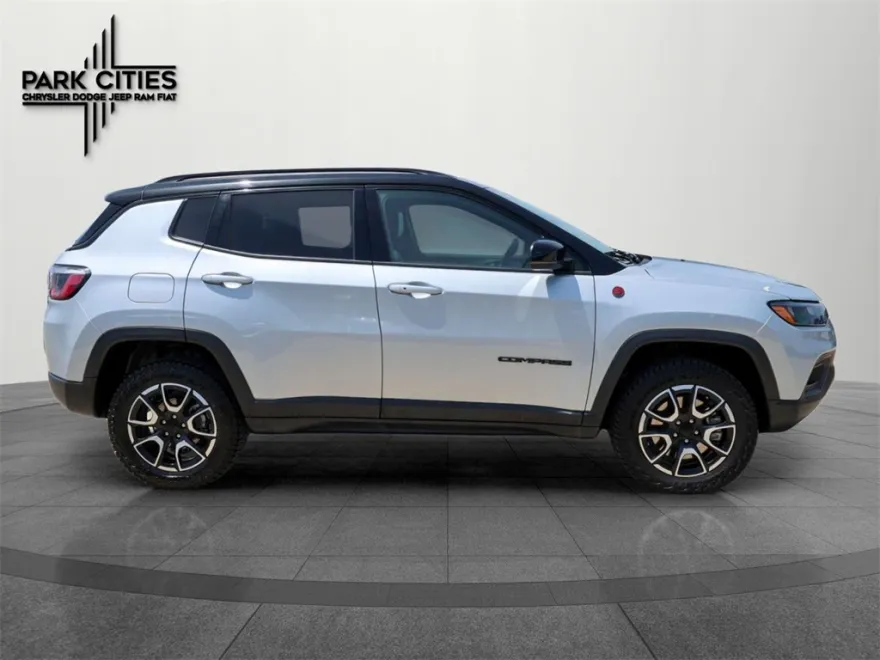 2024 Jeep Compass Trailhawk photo 1