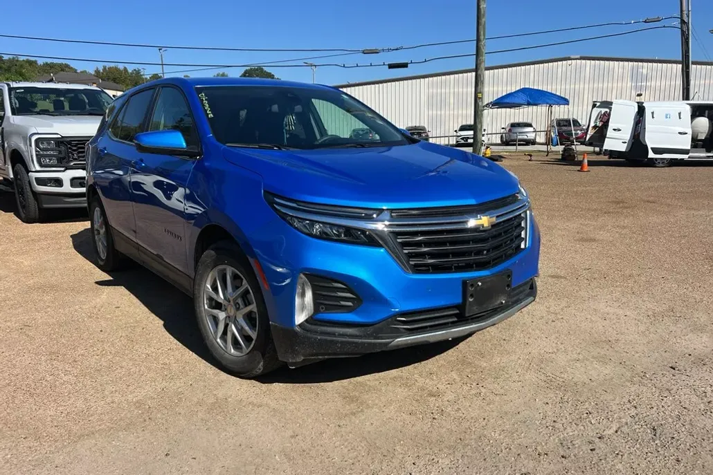 2024 Chevrolet Equinox LT photo 1