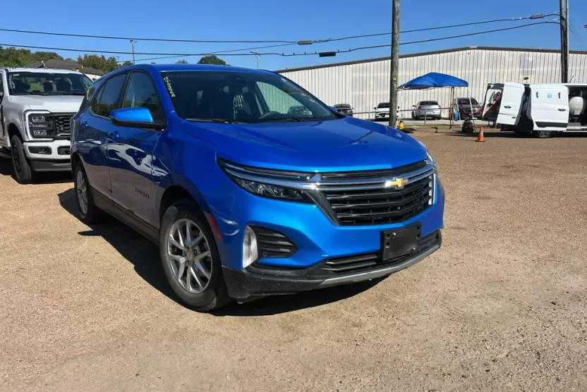 2024 Chevrolet Equinox LT photo 1
