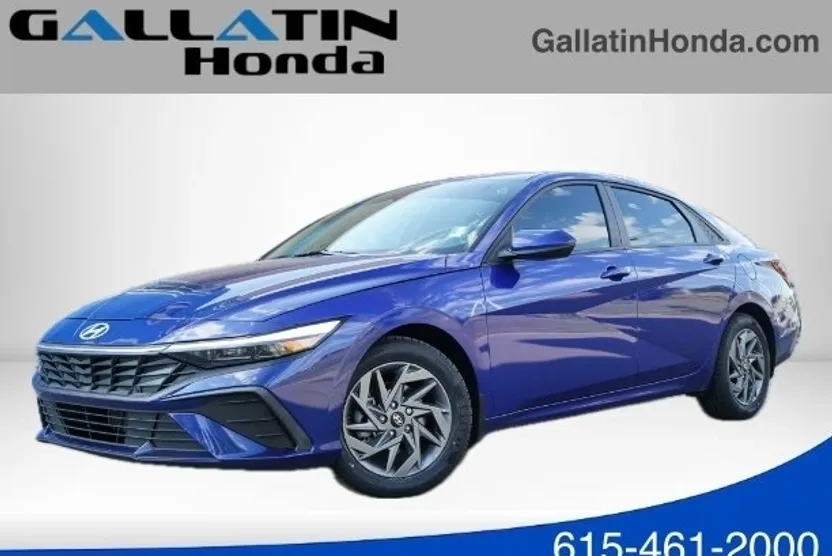 2024 Hyundai Elantra SEL photo 1