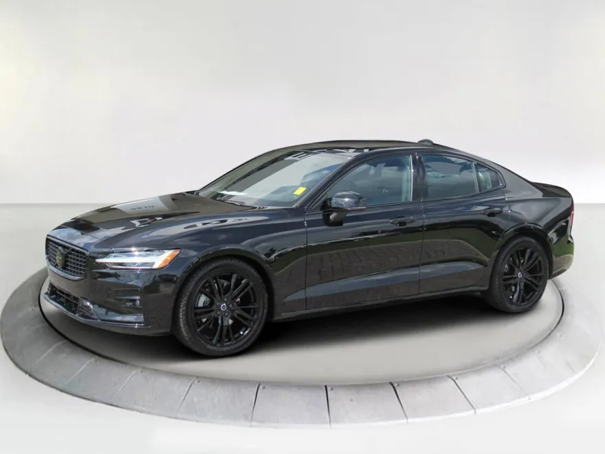 2023 Volvo S60 B5 Plus Black Edition photo 1