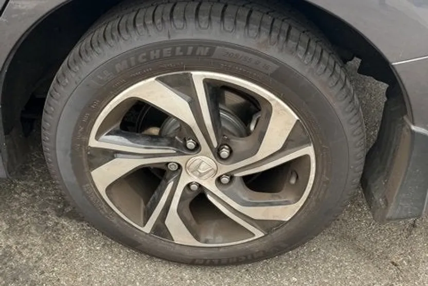 2017 Honda Accord LX photo 1