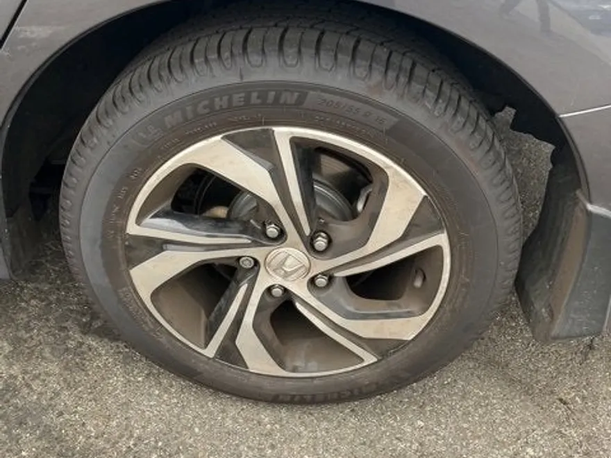 2017 Honda Accord LX photo 1