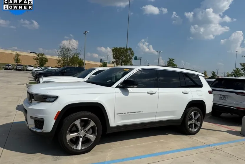 2024 Jeep Grand Cherokee Limited photo 1