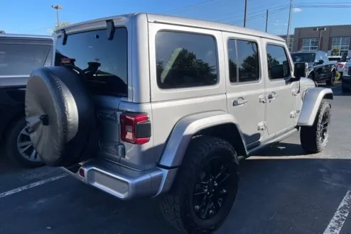 2020 Jeep Wrangler Unlimited Sahara High Altitude photo 2