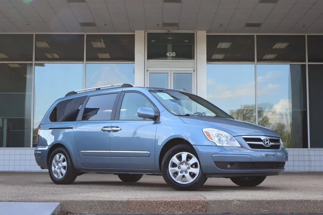 2007 Hyundai Entourage GLS photo 1