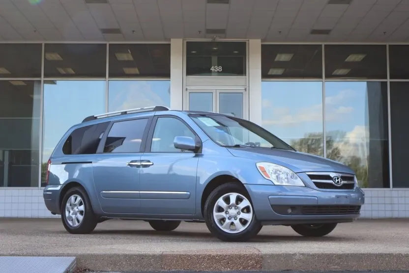 2007 Hyundai Entourage GLS photo 1