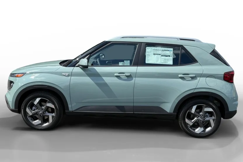 2025 Hyundai Venue SEL photo 1