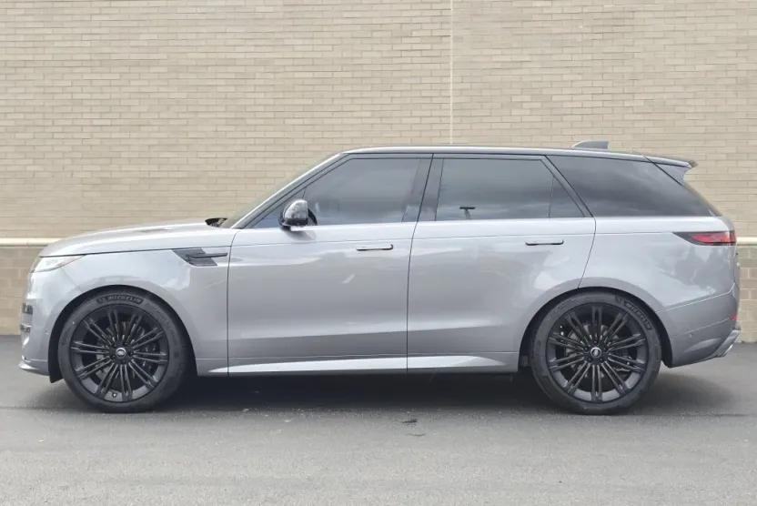 2024 Land Rover Range Rover Sport SE photo 1