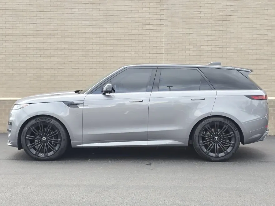 2024 Land Rover Range Rover Sport SE photo 1