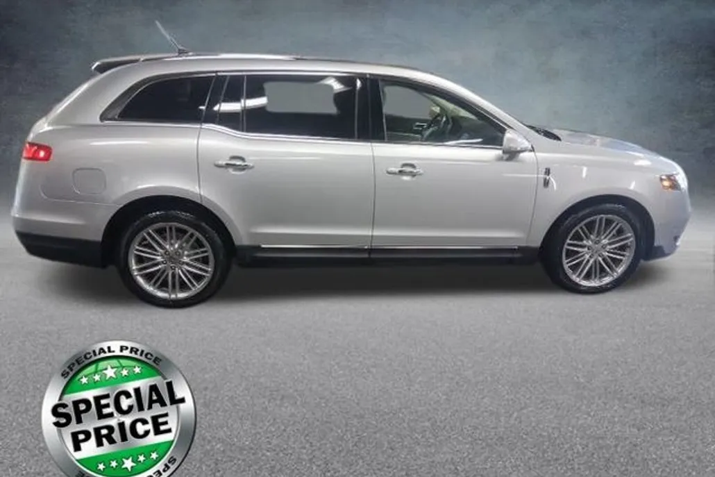 2019 Lincoln MKT photo 1