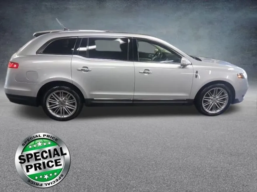 2019 Lincoln MKT photo 1