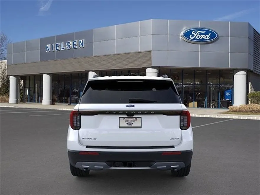 2025 Ford Explorer photo 1