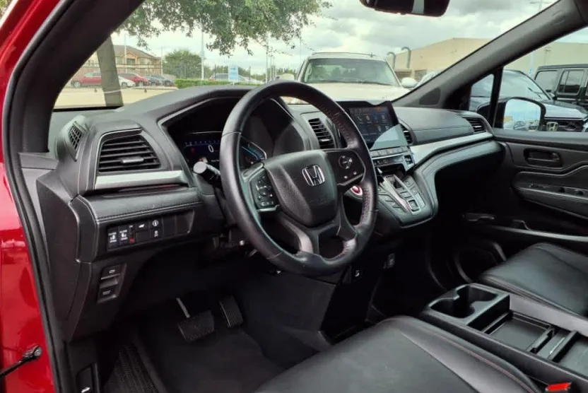 2023 Honda Odyssey Sport photo 1