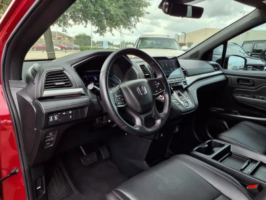 2023 Honda Odyssey Sport photo 1