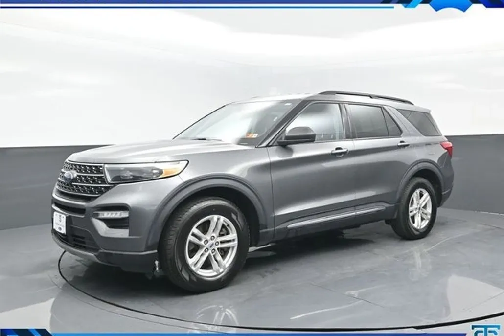 2023 Ford Explorer XLT photo 1