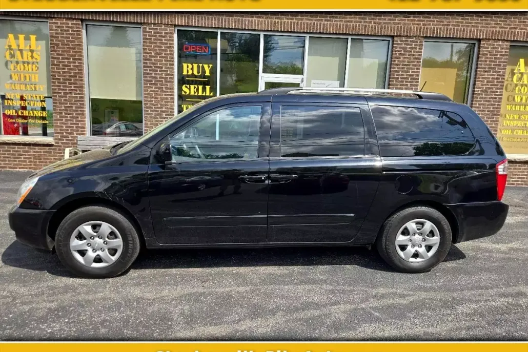 2010 Kia Sedona LX photo 1