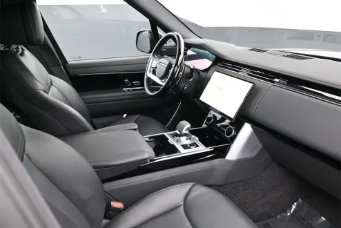 2023 Land Rover Range Rover SE photo 2