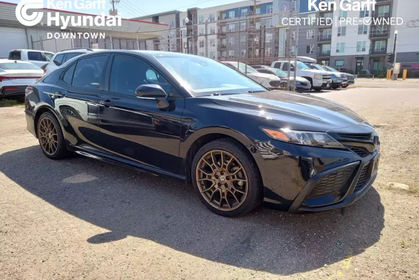 2023 Toyota Camry SE photo 1