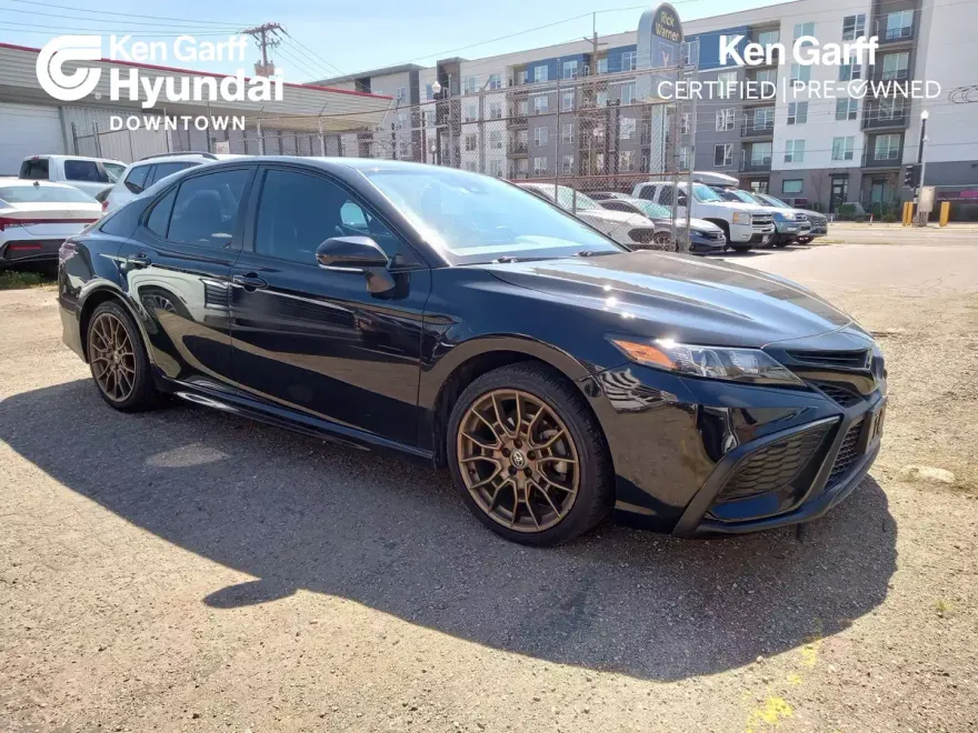 2023 Toyota Camry SE photo 1