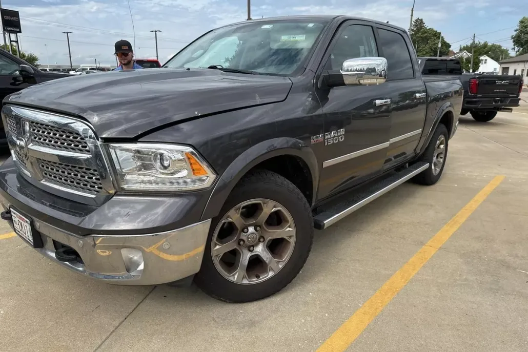 2017 Ram 1500 Laramie photo 1