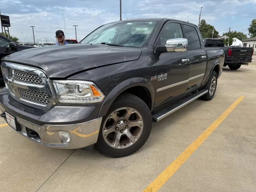 2017 Ram 1500 Laramie photo 1