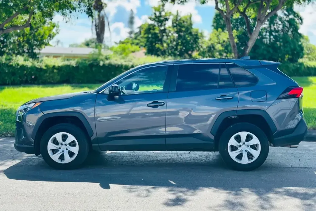 2024 Toyota RAV4 LE photo 1