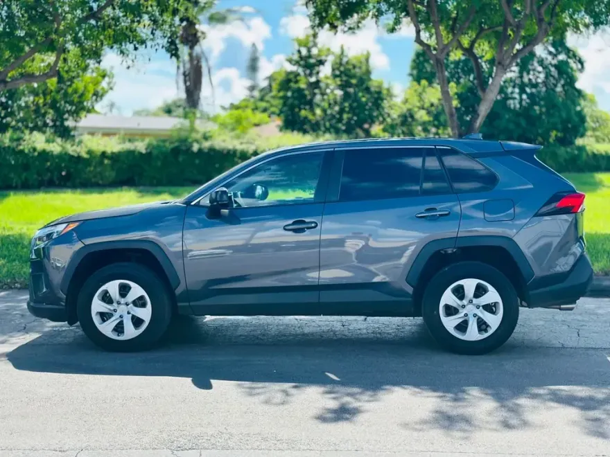 2024 Toyota RAV4 LE photo 1