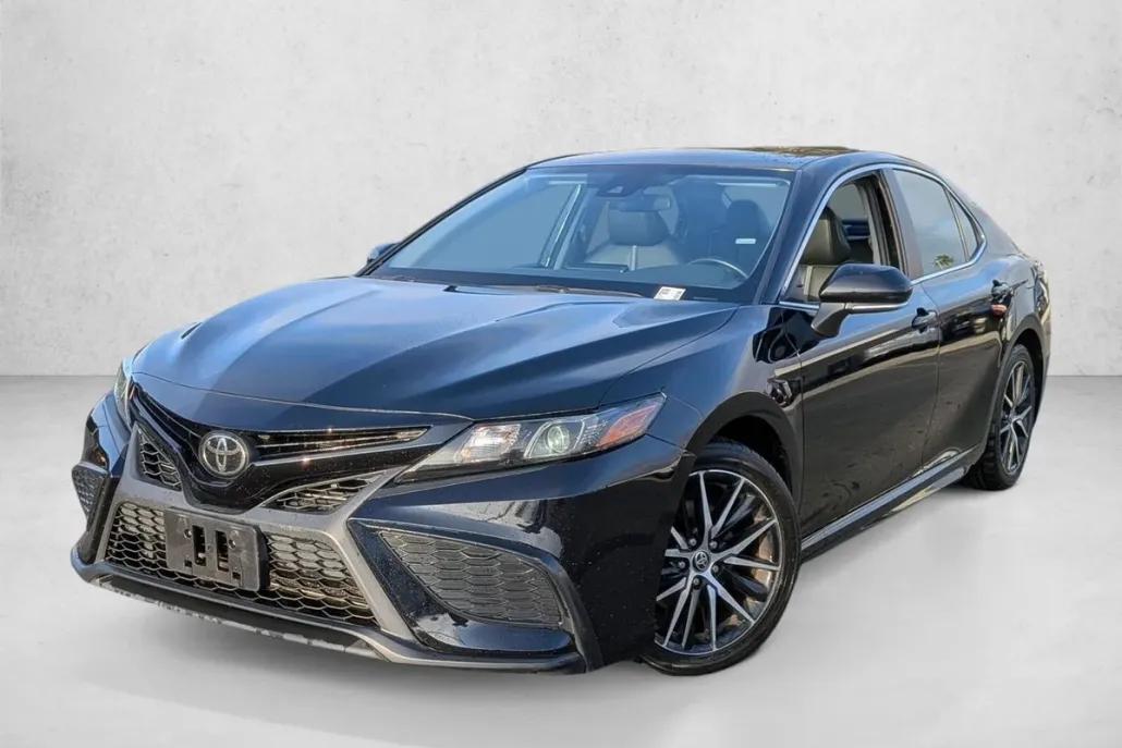 2022 Toyota Camry SE photo 1