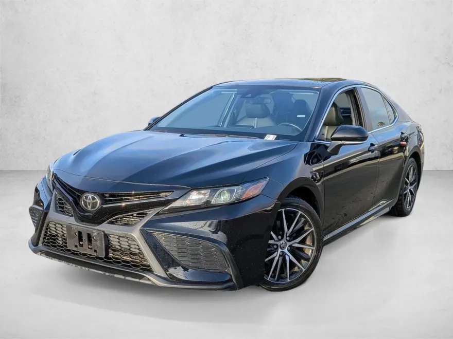 2022 Toyota Camry SE photo 1