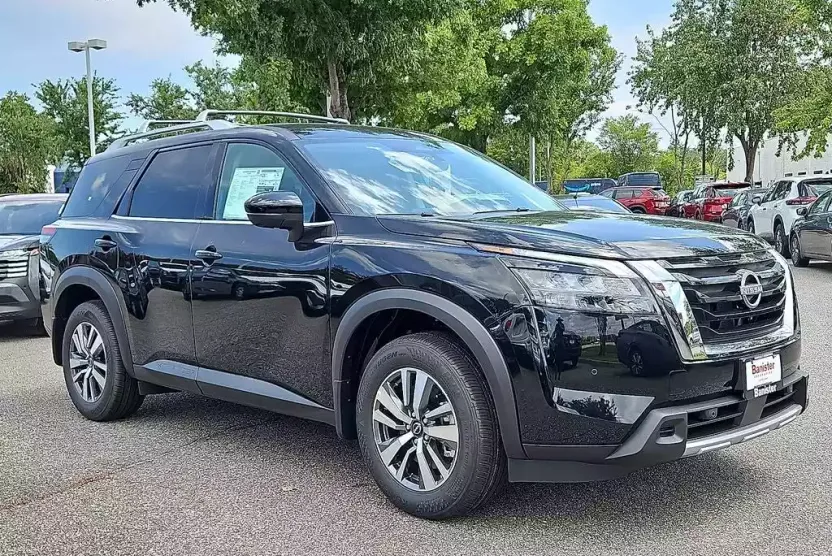 2025 Nissan Pathfinder SL photo 1