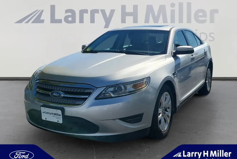 2010 Ford Taurus SEL photo 1