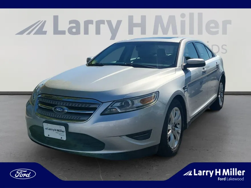2010 Ford Taurus SEL photo 1