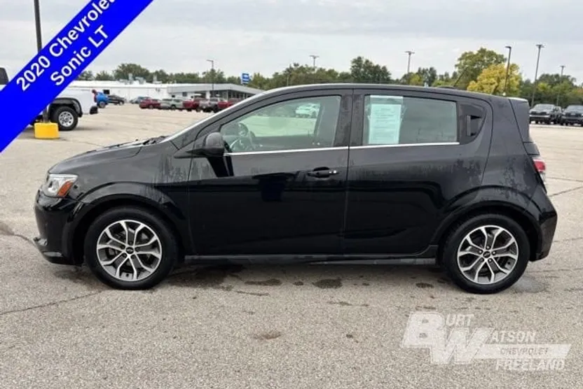 2020 Chevrolet Sonic LT photo 1