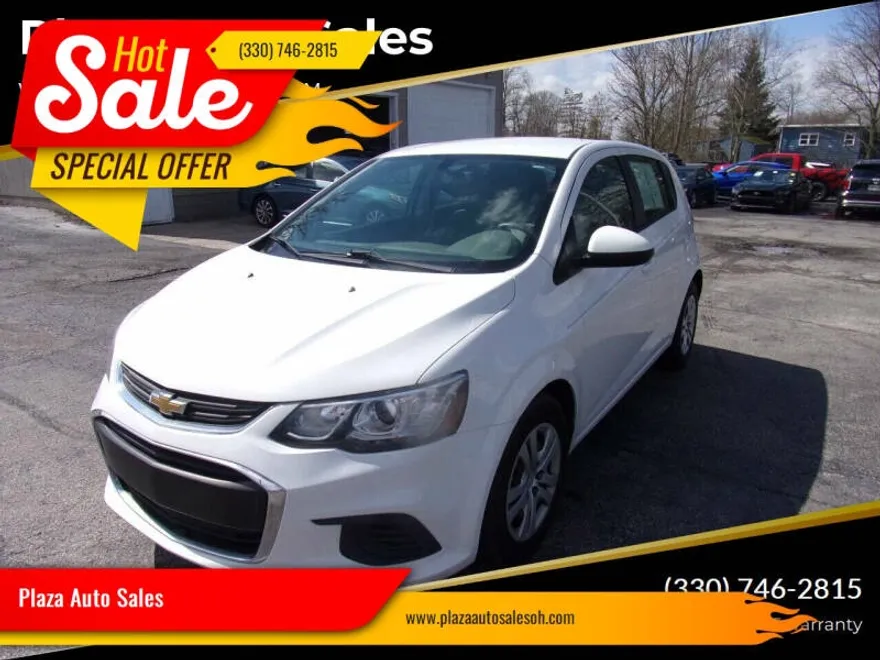 2017 Chevrolet Sonic LT photo 1