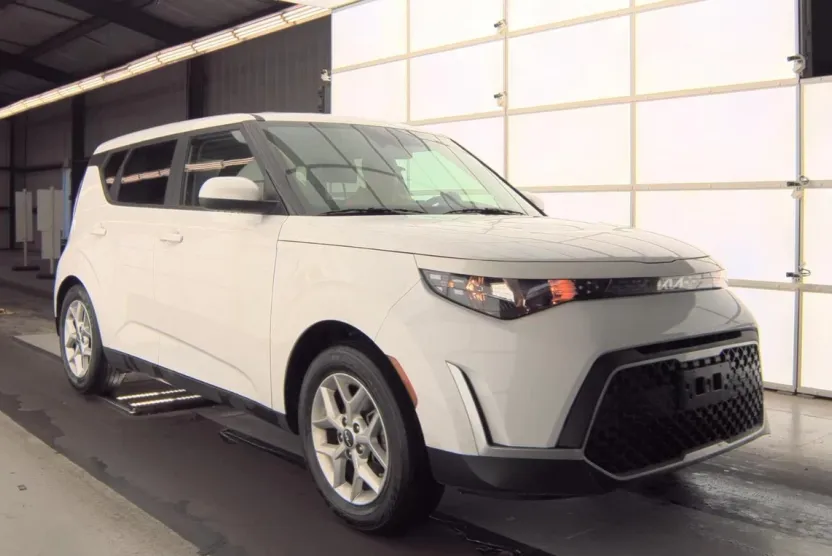 2024 Kia Soul LX photo 1