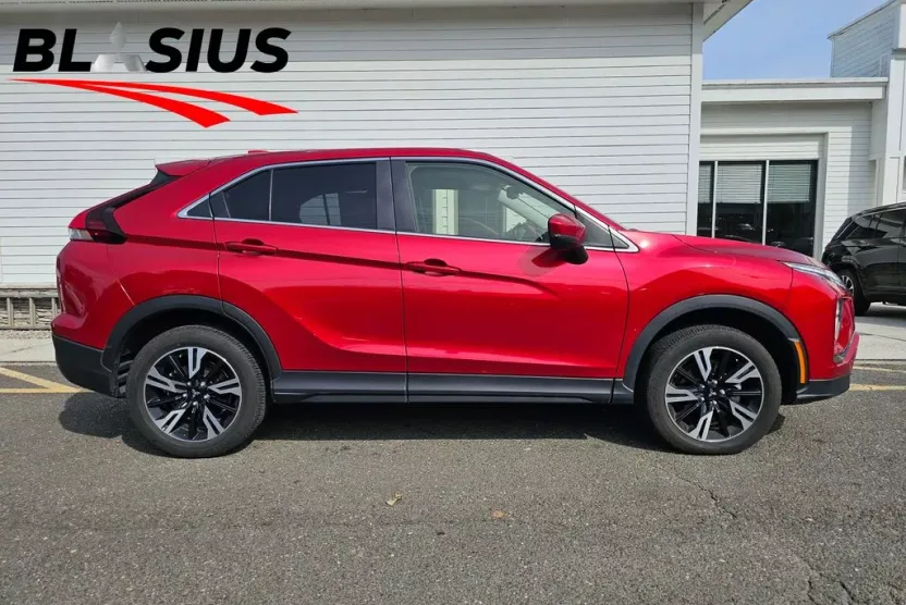 2024 Mitsubishi Eclipse Cross SE photo 1